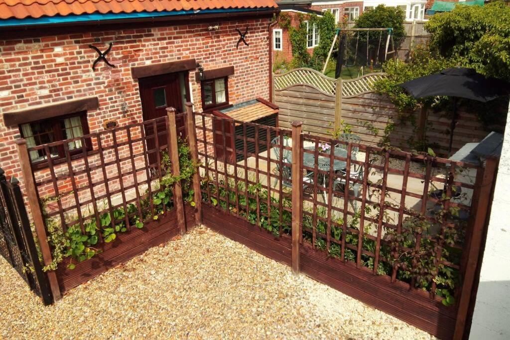 Lowlands Cottage Beccles Bagian luar foto
