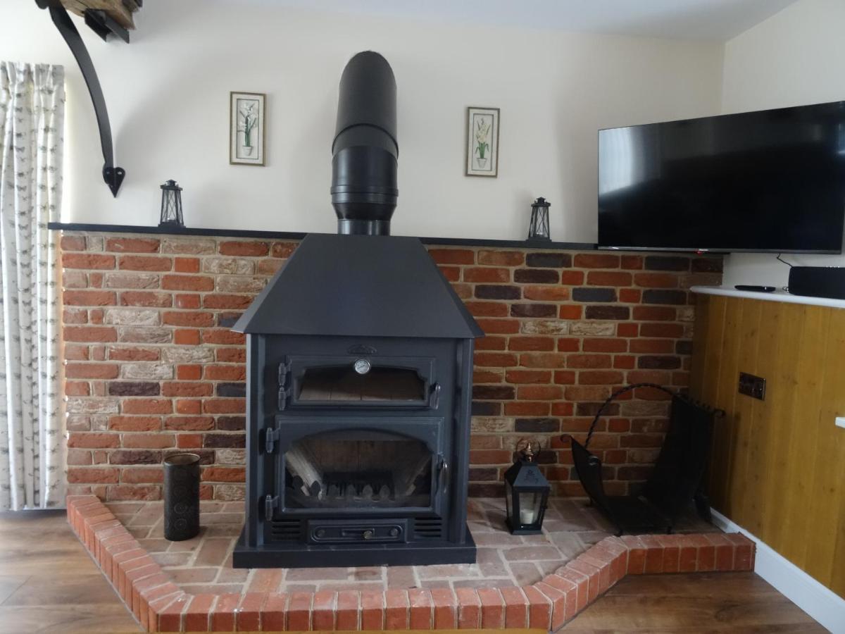 Lowlands Cottage Beccles Bagian luar foto