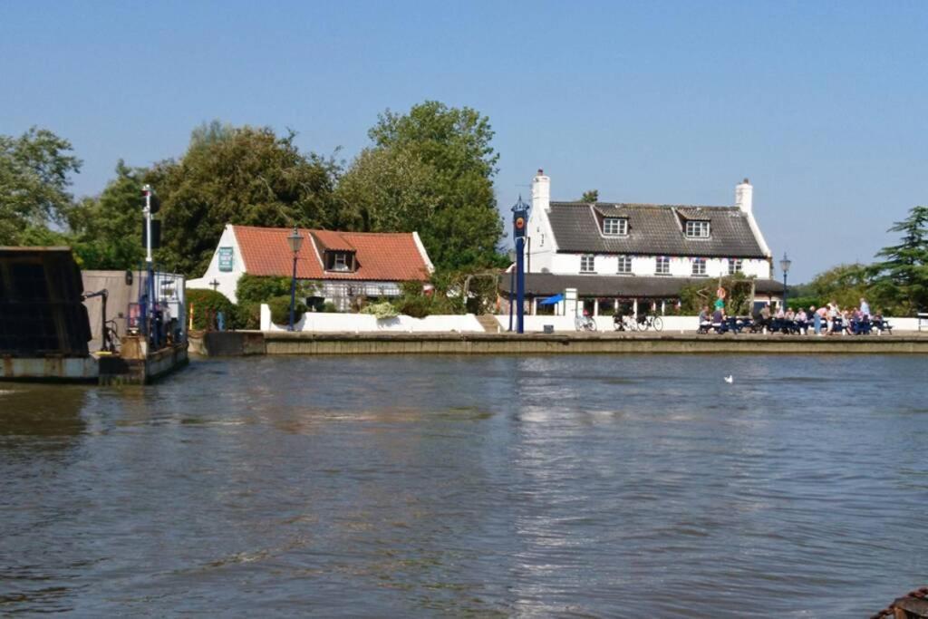 Lowlands Cottage Beccles Bagian luar foto